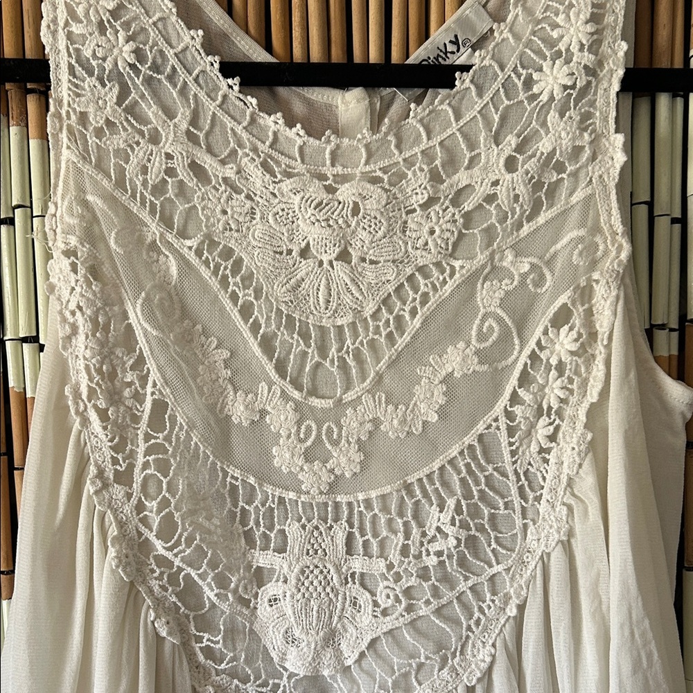 Pinky Lace Overlay Sleeveless Blouse - White - Picture 2 of 5